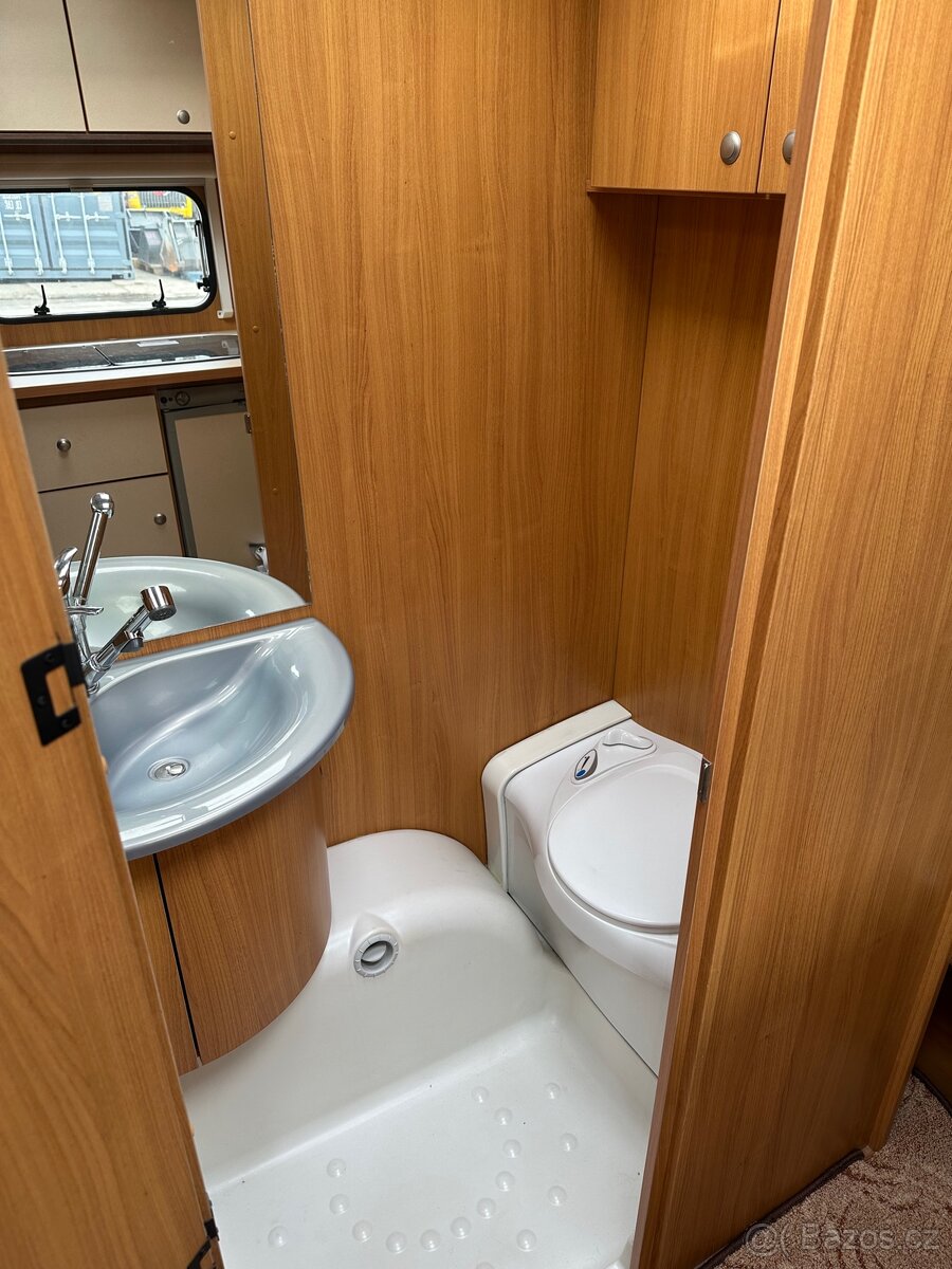 Prodám karavan přívěs Burstner r.v. 2011 - 8