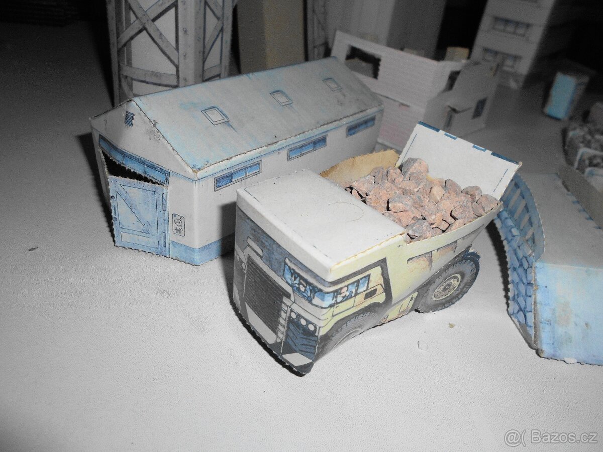 VLÁČKY ho - STAVBY, 5 KOLEJÍ - 8