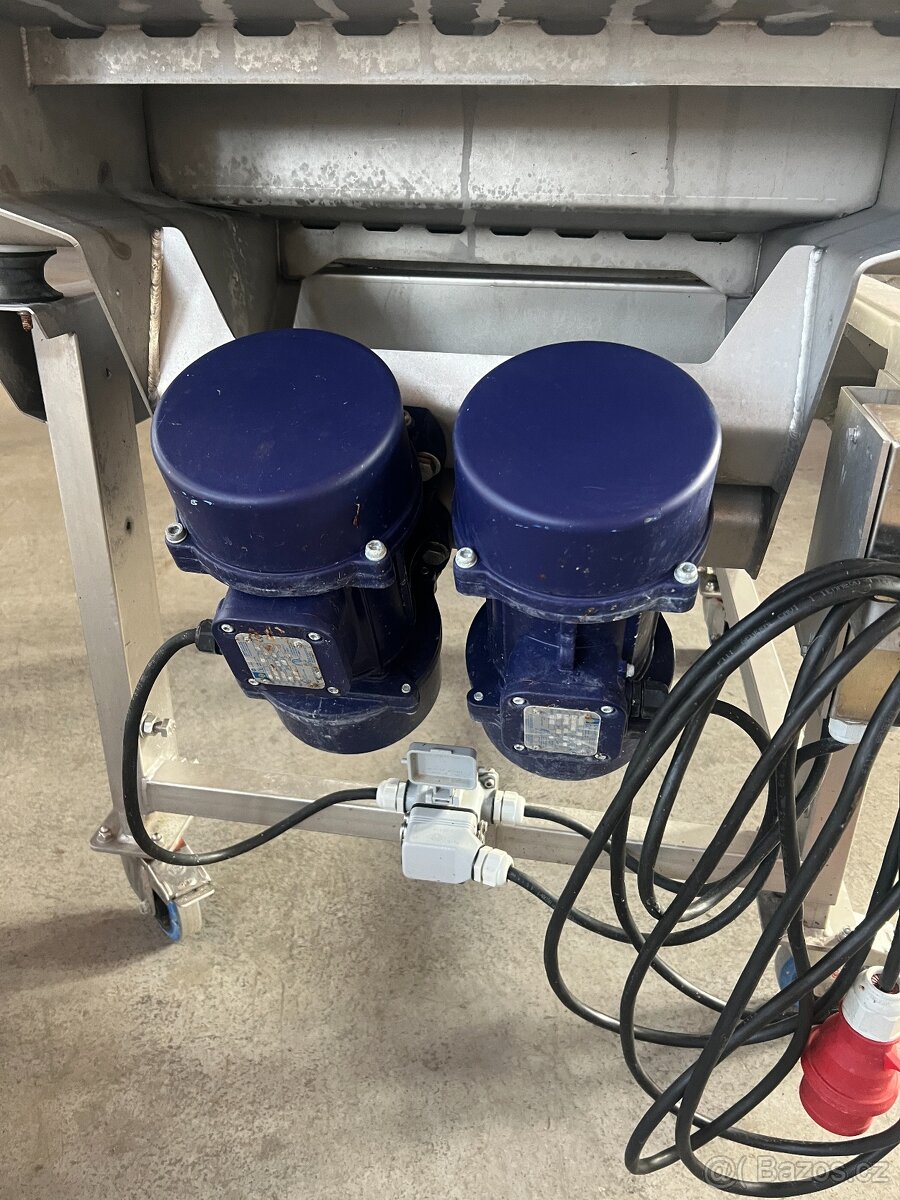 VIBRAČNÍ STŮL S TŘÍDÍCÍMI LIŠTAMI- AMOS INDUSTRIE - 8