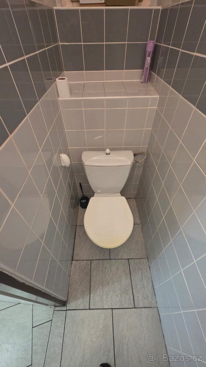 Pronájme obchodního prostoru v Rožnově P/R - 8