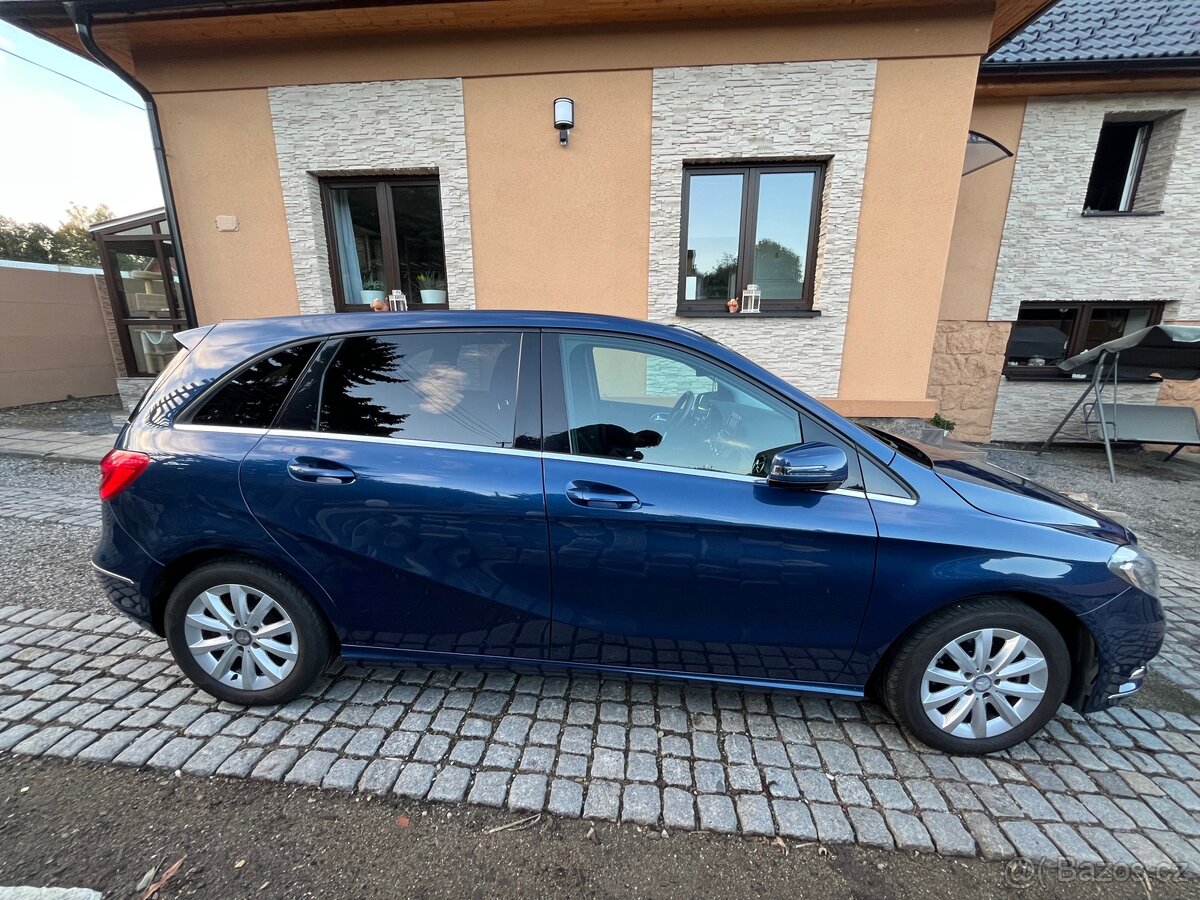 Mercedes Benz B180 - 8