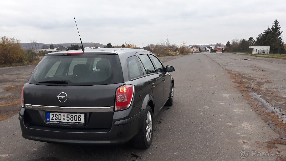 Opel Astra H Caravan 1.8 benzin 103kW - 8
