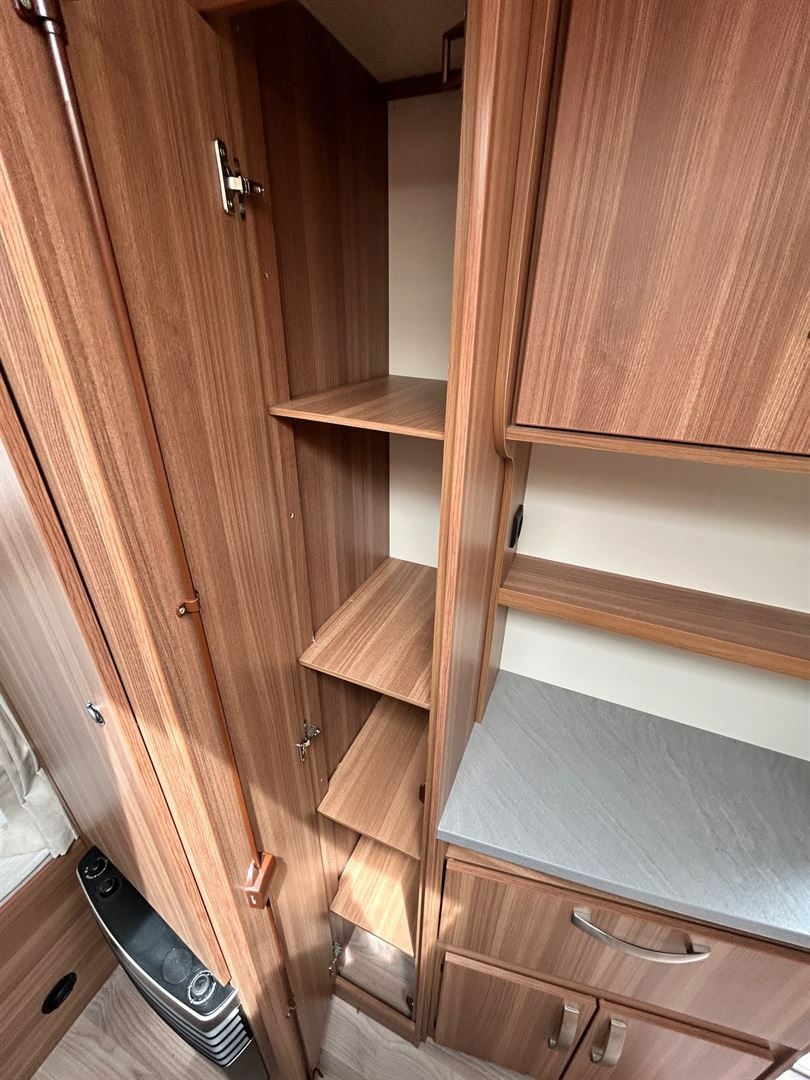 Prodám karavan Wieisberg 420 QD - 8