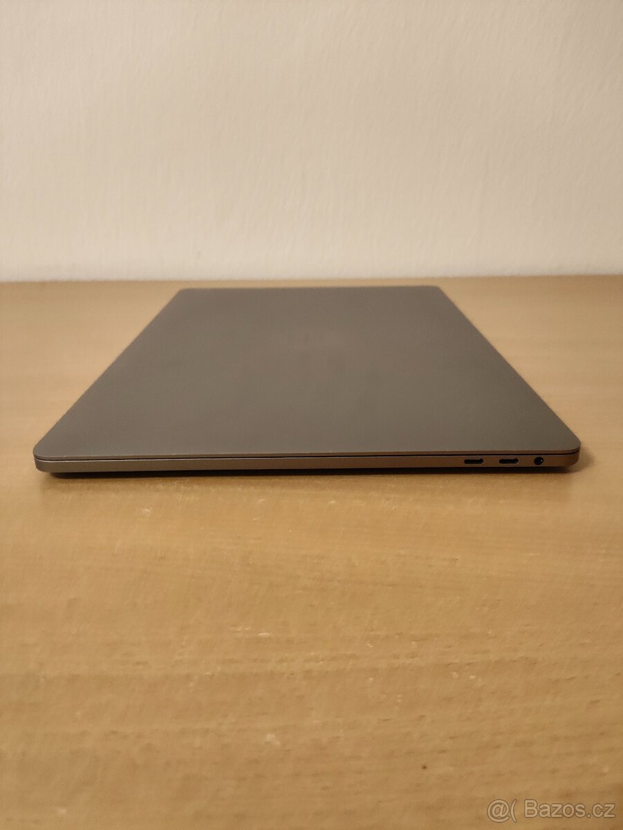 Apple MacBook Pro 15 2018 – i7 | 16GB | 256GB - 8