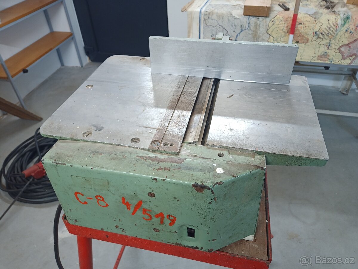 Dřevoobráběcí stroj UMDS - 8