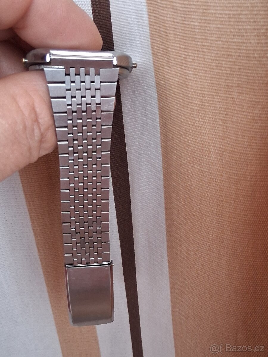 Digitální hodinky - 8