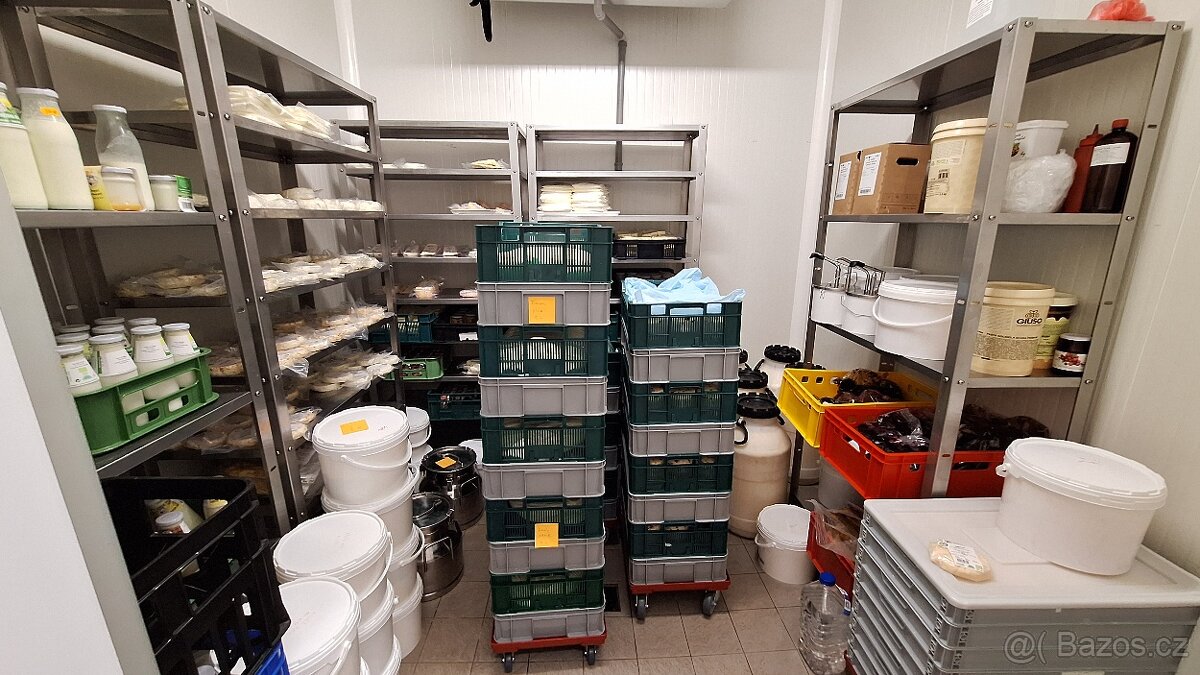 Prodej farmy, zemědělského areálu - 8