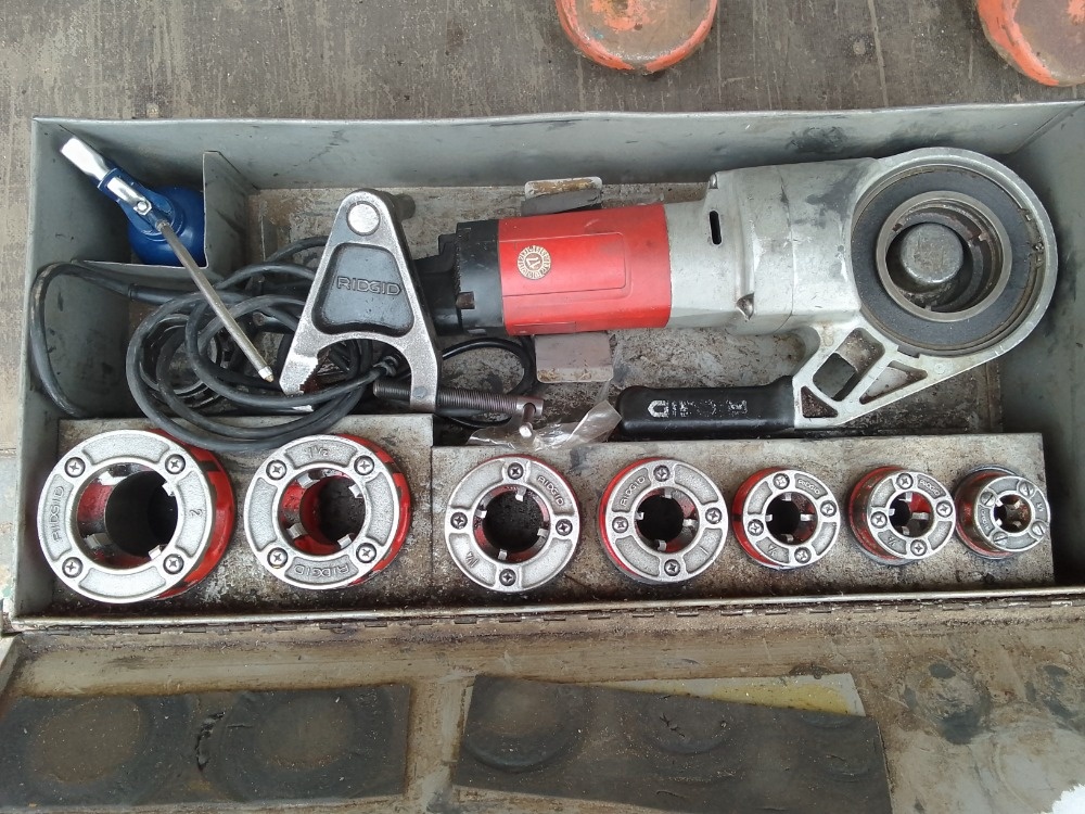 Ruční elektrický závitořez RIDGID 690 - 8