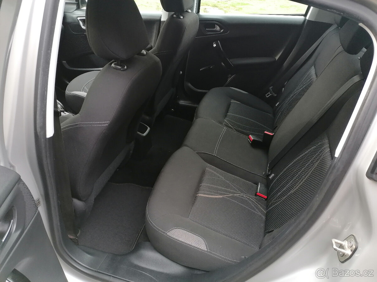 Peugeot 208 1,2 - 8
