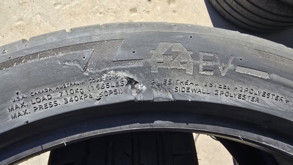 Letní pneu 235/40/19 Hankook - 8