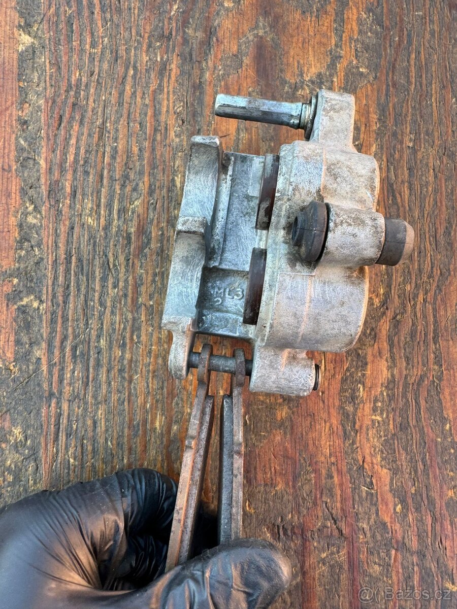 Nissin brzdový třmen držák přední brzdy Yamaha WRF YZ YZF - 8