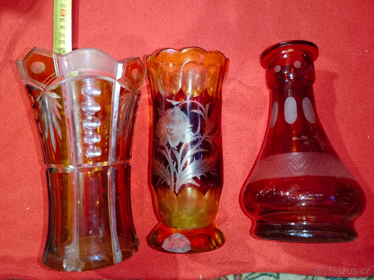 Vázy 30 ks - skleněné, porcelánové a mosazné - 8