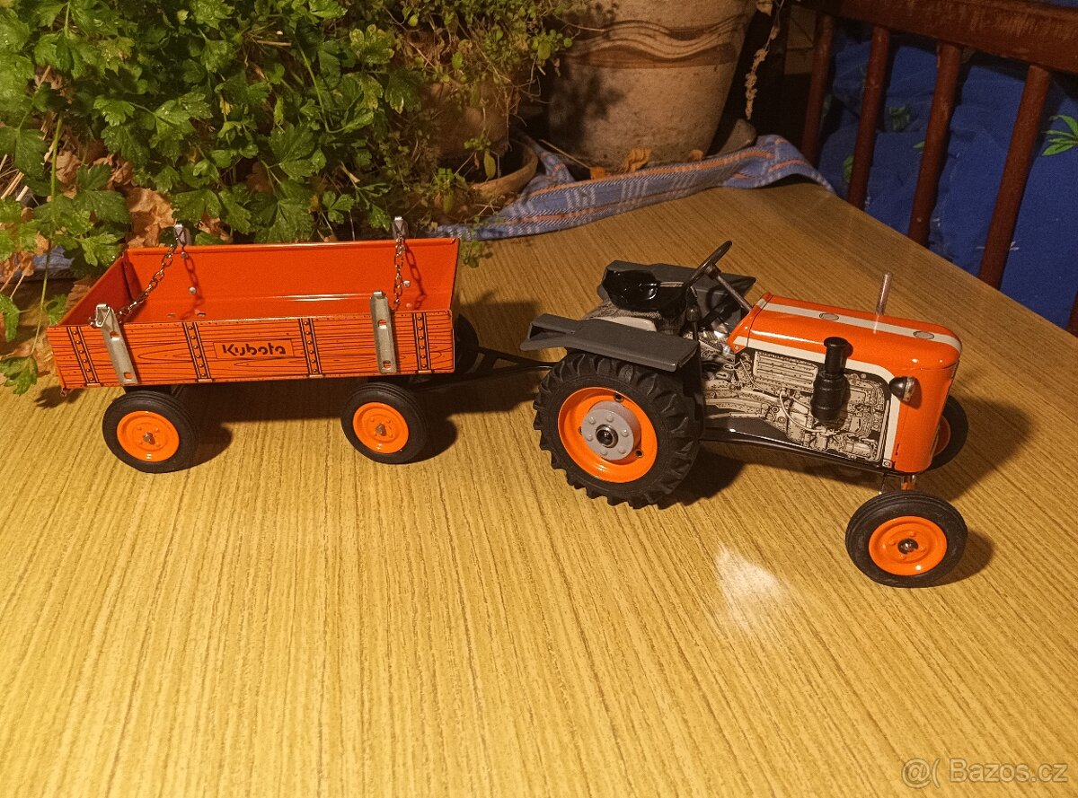 Kubota T15 s vlekem - 8