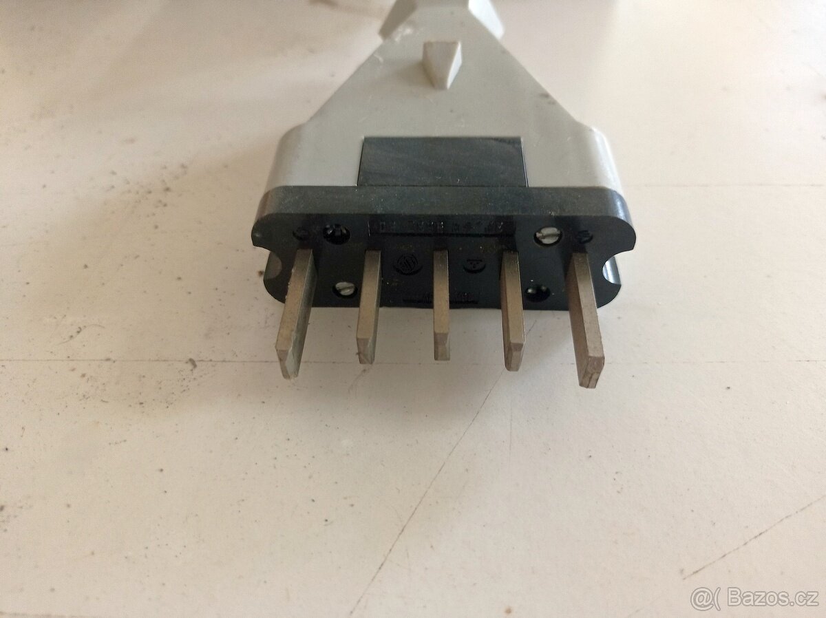 Plochá (čápová) trojzásuvka 380 V / 25 A - 8