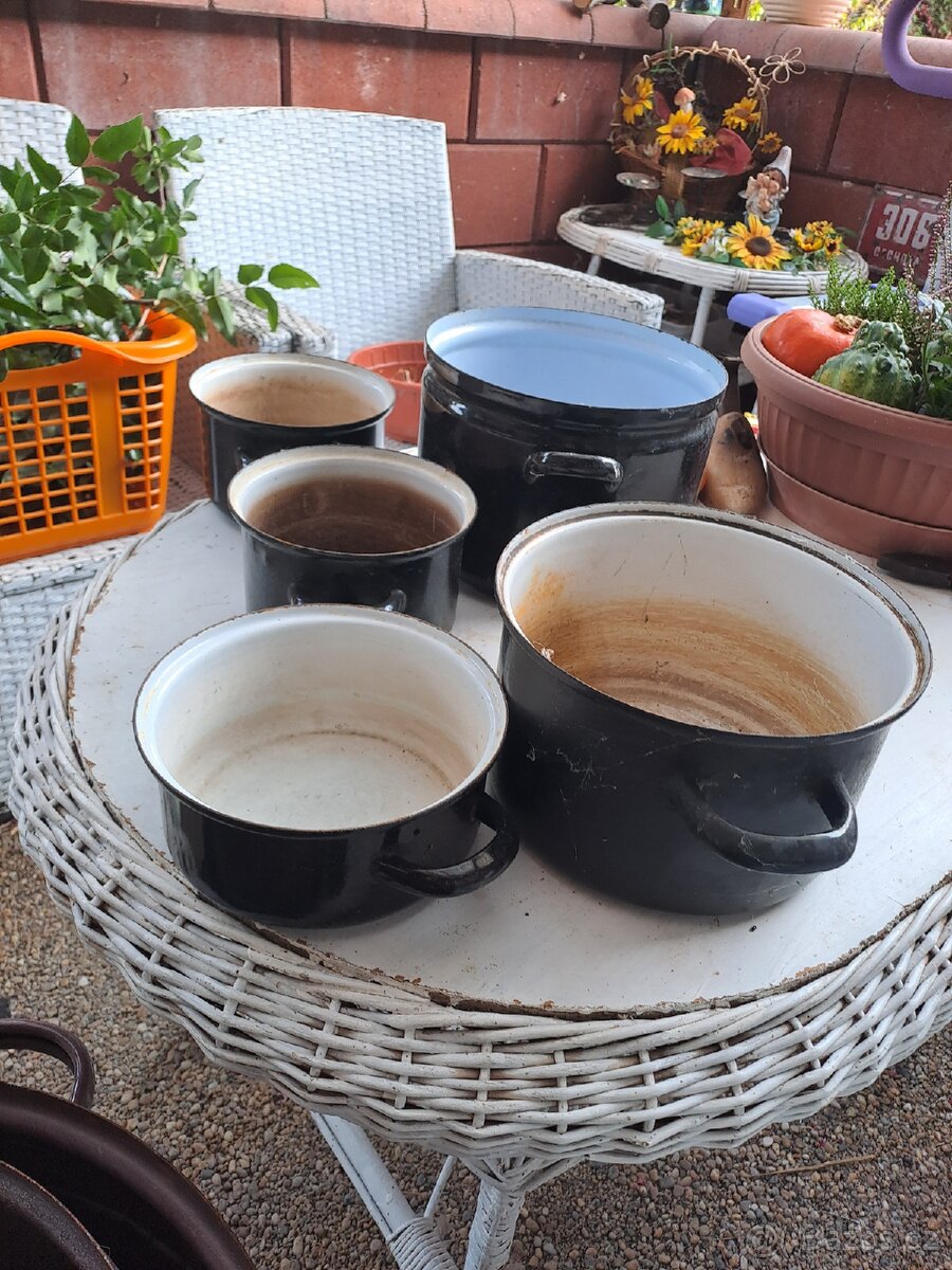 Staré plechové hrnce - 8