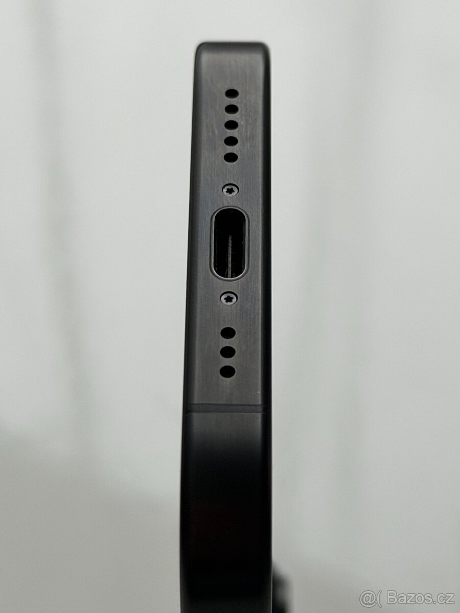 iPhone 15 Pro 256GB Černý, Baterie 100% - 8