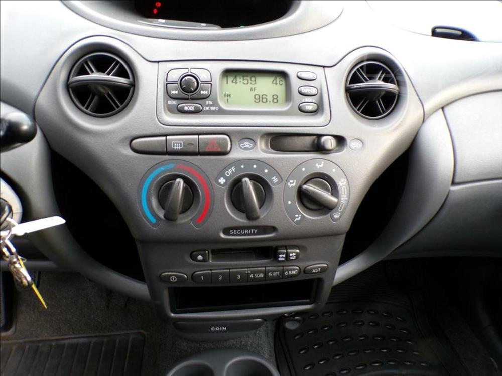 Toyota Yaris 1,0 VVT-i - 8
