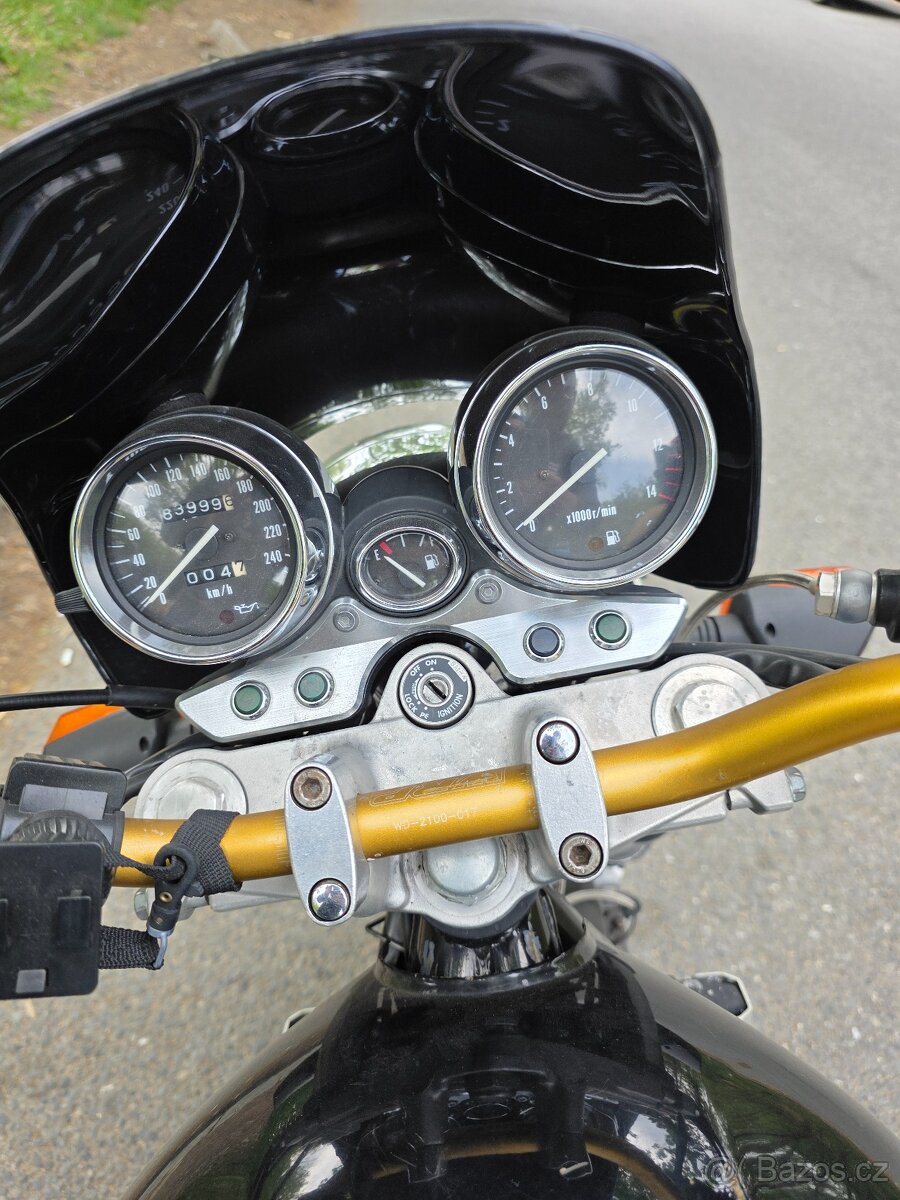 Suzuki GSX 750 Inazuma - 8