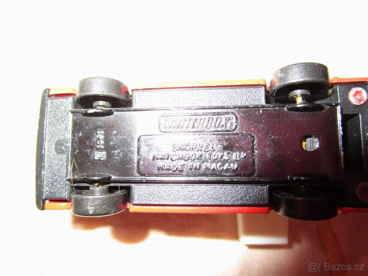 Model nákladního hasičského vozidla Snorkel MATCHBOX 1981 - 8
