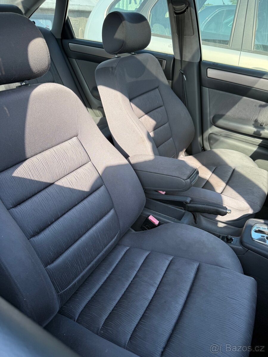 Audi A6 4B 2.5 V6 110KW - 8