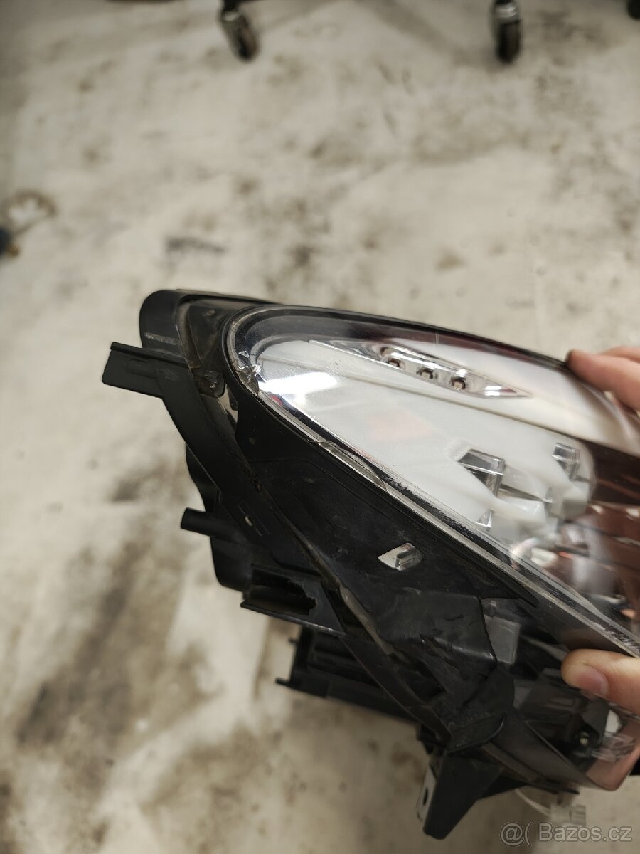 BMW F10, F11 pravý světlomet - 8