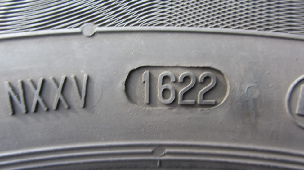 Zimní pneu 215/60/16 Continental - 8