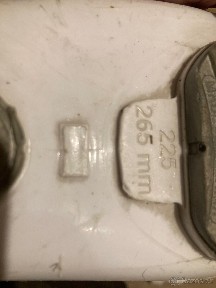 Dívčí a chlapecké lyže Rosignol 93/116/120 Helma a přeskáče - 8