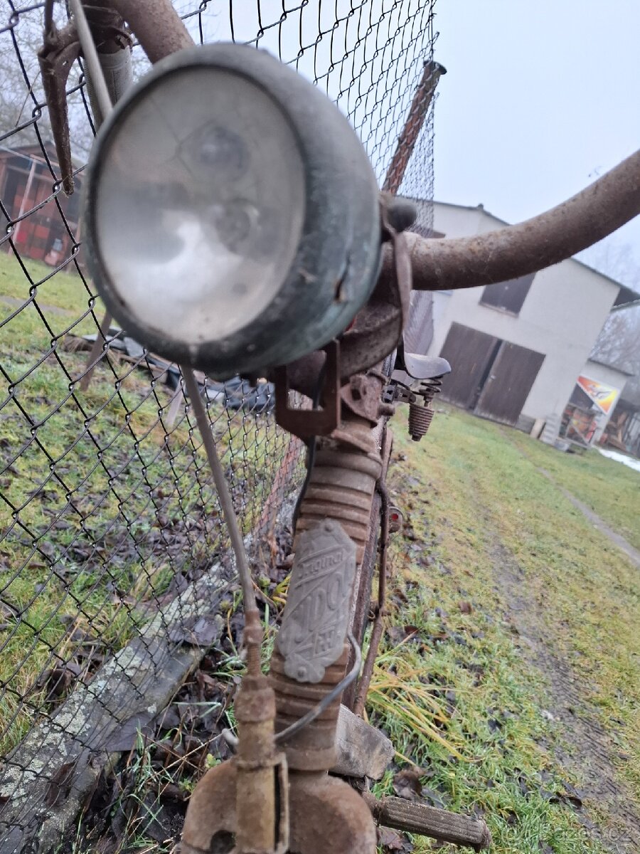 2x historické kolo Tudor - 8