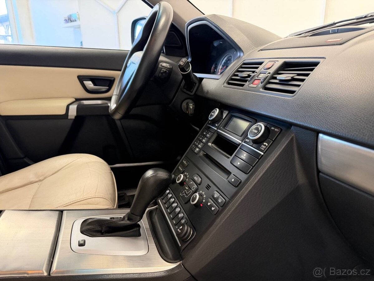 Volvo XC90, 2.4 D5 4x4/7 MÍST/PANORAMA/TZ - 8