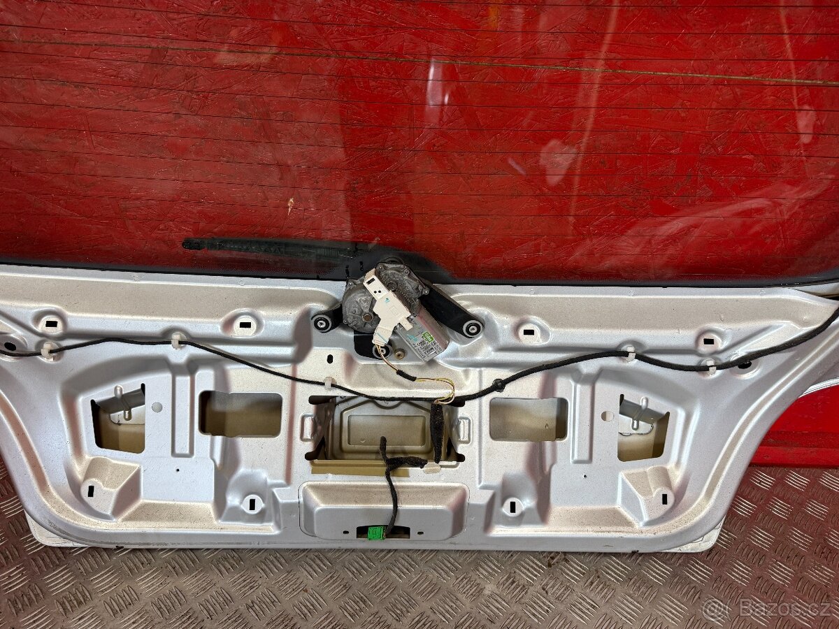 PÁTÉ DVEŘE KUFRU PEUGEOT 307 HATCHBACK - 8