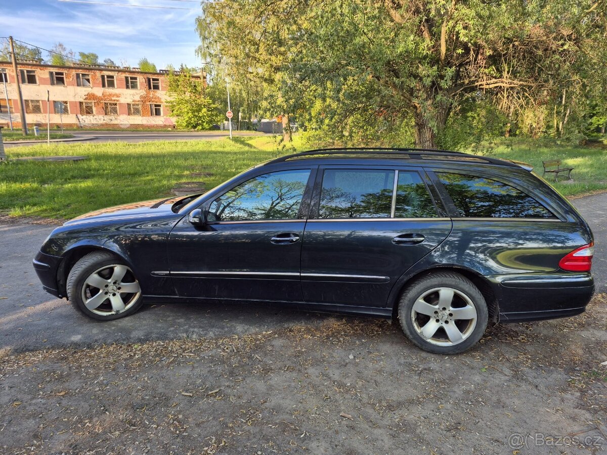 Mercedes W111 E500 V8 s211 4matic m113 - 8