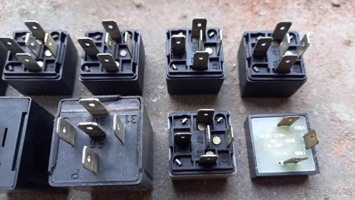 Relé Škoda - 8