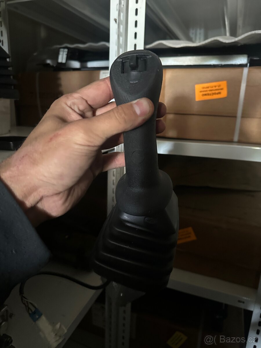 Joysticky na Minibagry Bobcat - 8