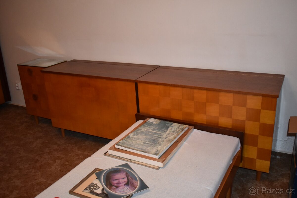 Nábytek z pozůstalosti - skříně, peřináky, postele... - 8