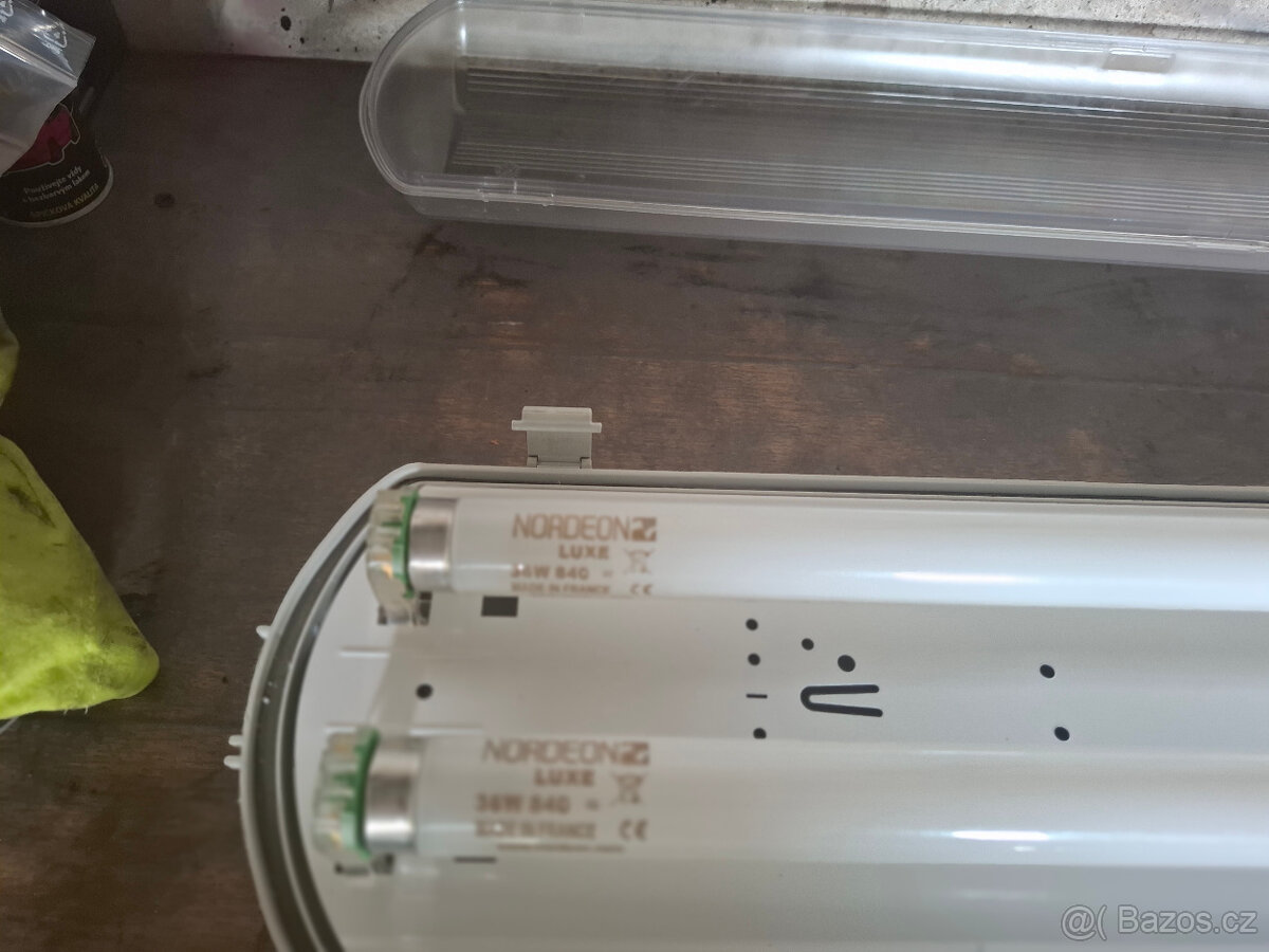 Prodám novou izolaci pod plovoucí podlahu,nové zářivky atd. - 8