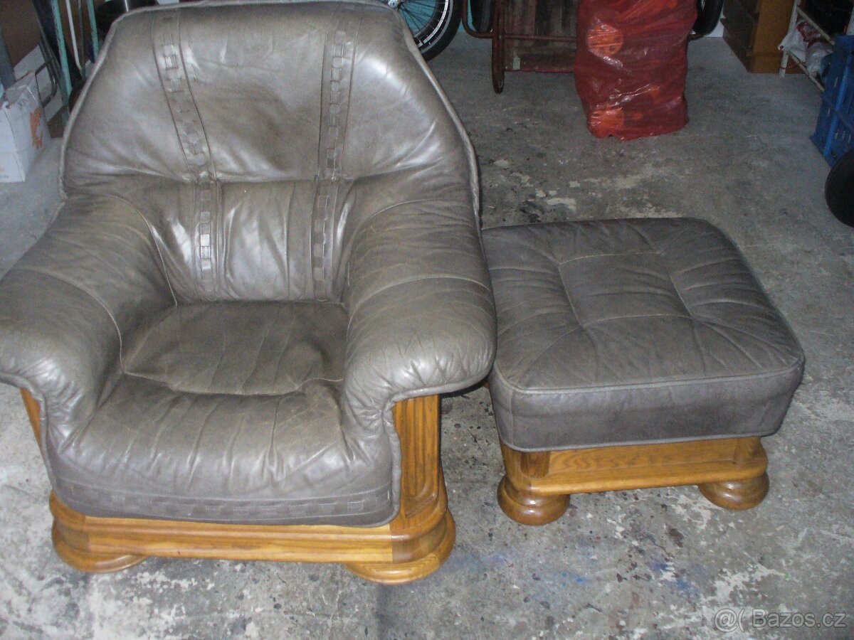 kožené křeslo + taburet - 8