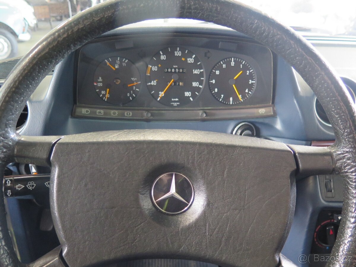 Mercedes-Benz W123 3.0D pohřební vůz, TOP STAV - 8