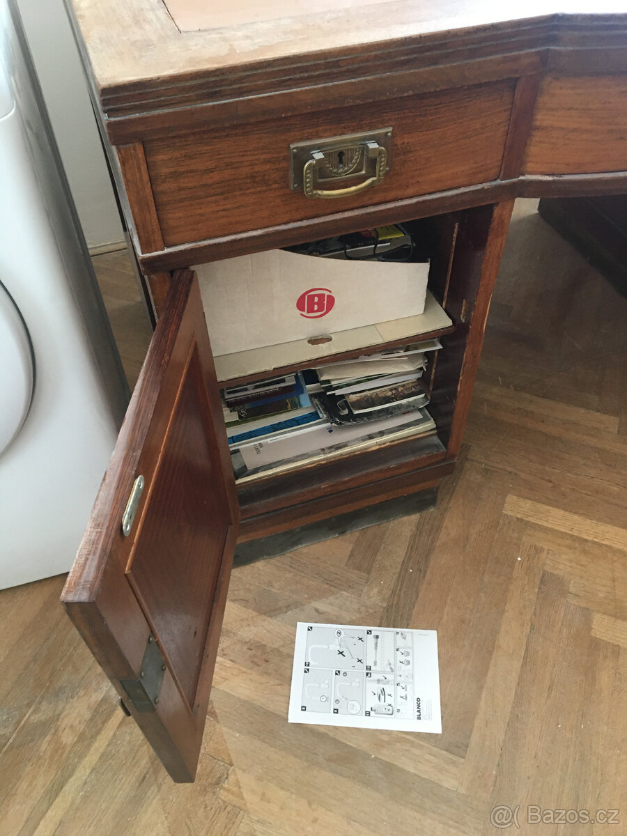 Ředitelský psací stůl - 8