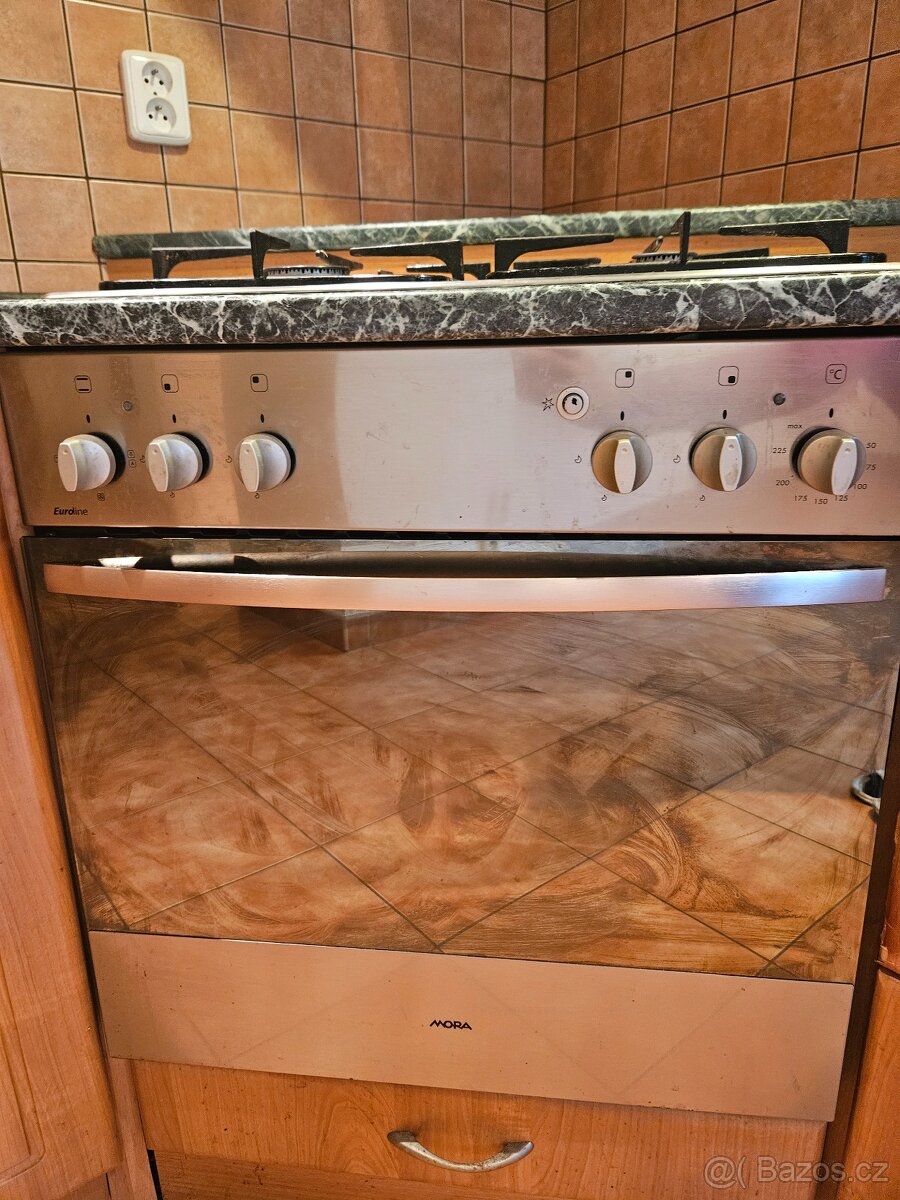 Kuchyňská linka se spotřebiči - 8