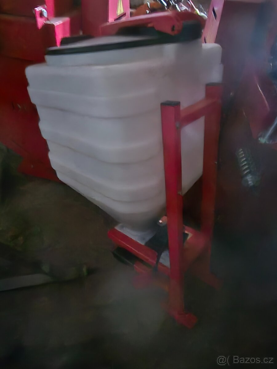 Rozmetadlo práškovač pro přísev meziplodin - 8