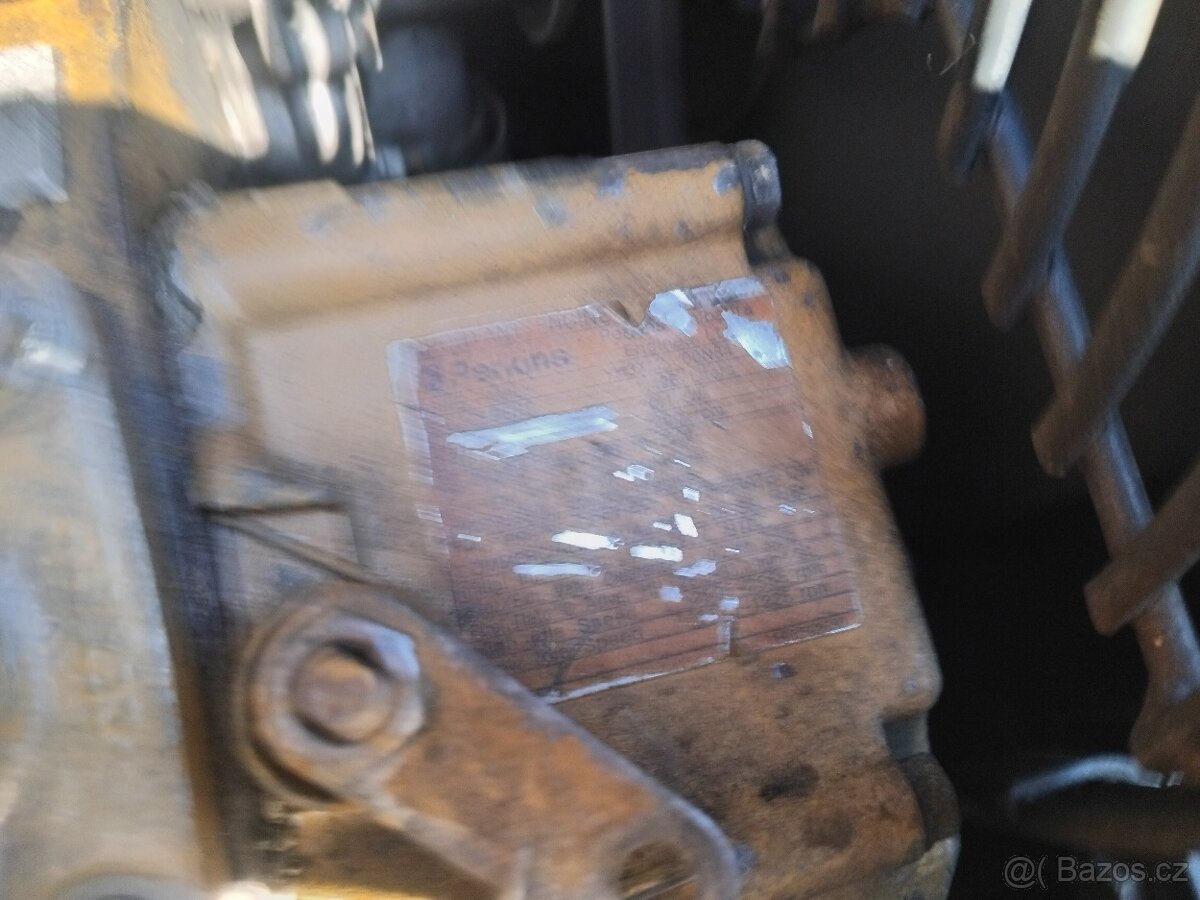 Prodám Pásový bagr Cat 303.5 - 8