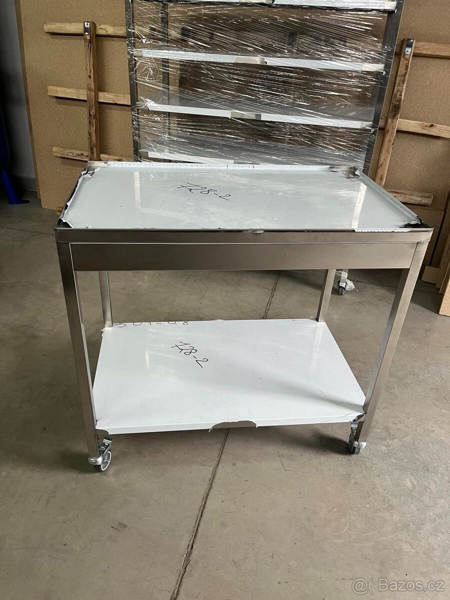 Nerezový pracovní stůl s policí - 8