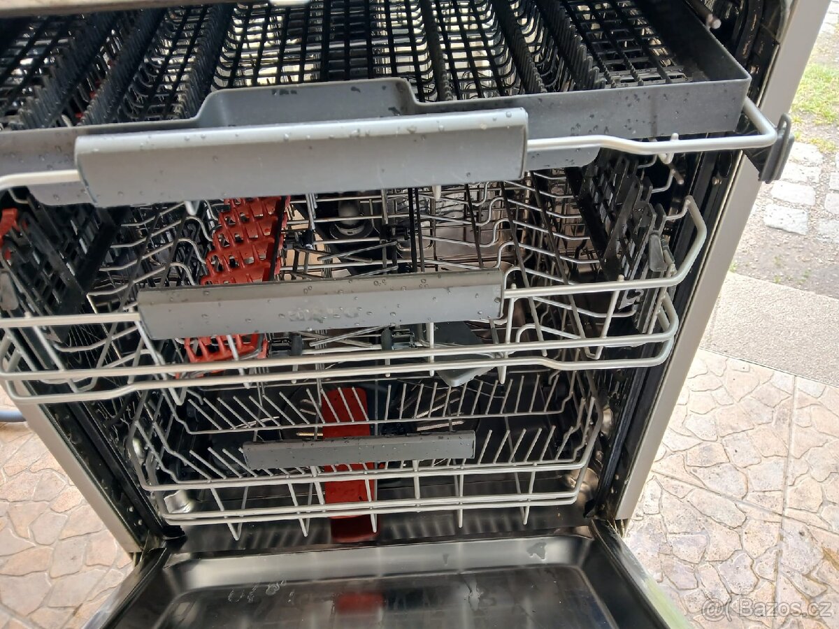 Prodám myčku Aeg favorit F66702MOP - 8