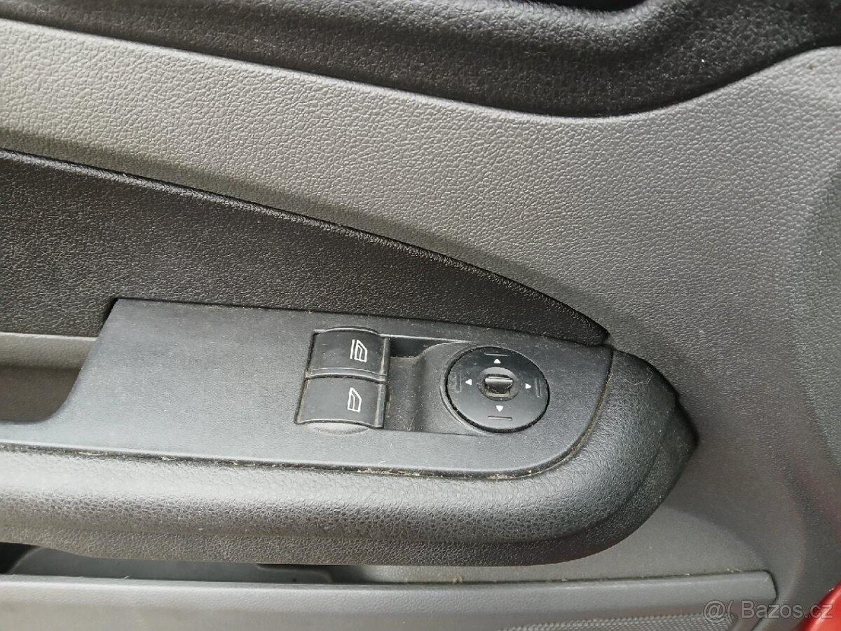 Ford Focus kombi 1,6 ;74KW,benzín,r.v 2007 - 8