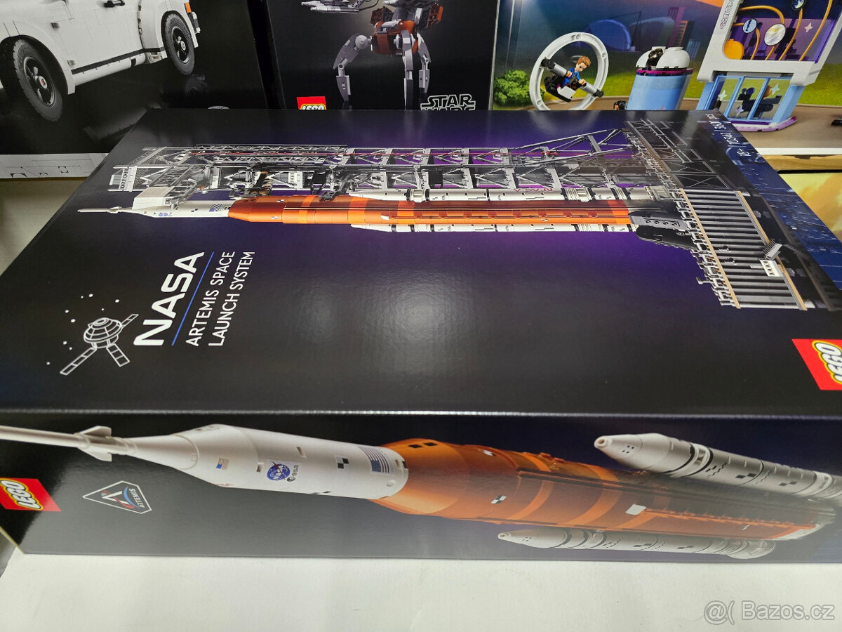 LEGO® Icons™10341 NASA Artemis Space Launch System - 8