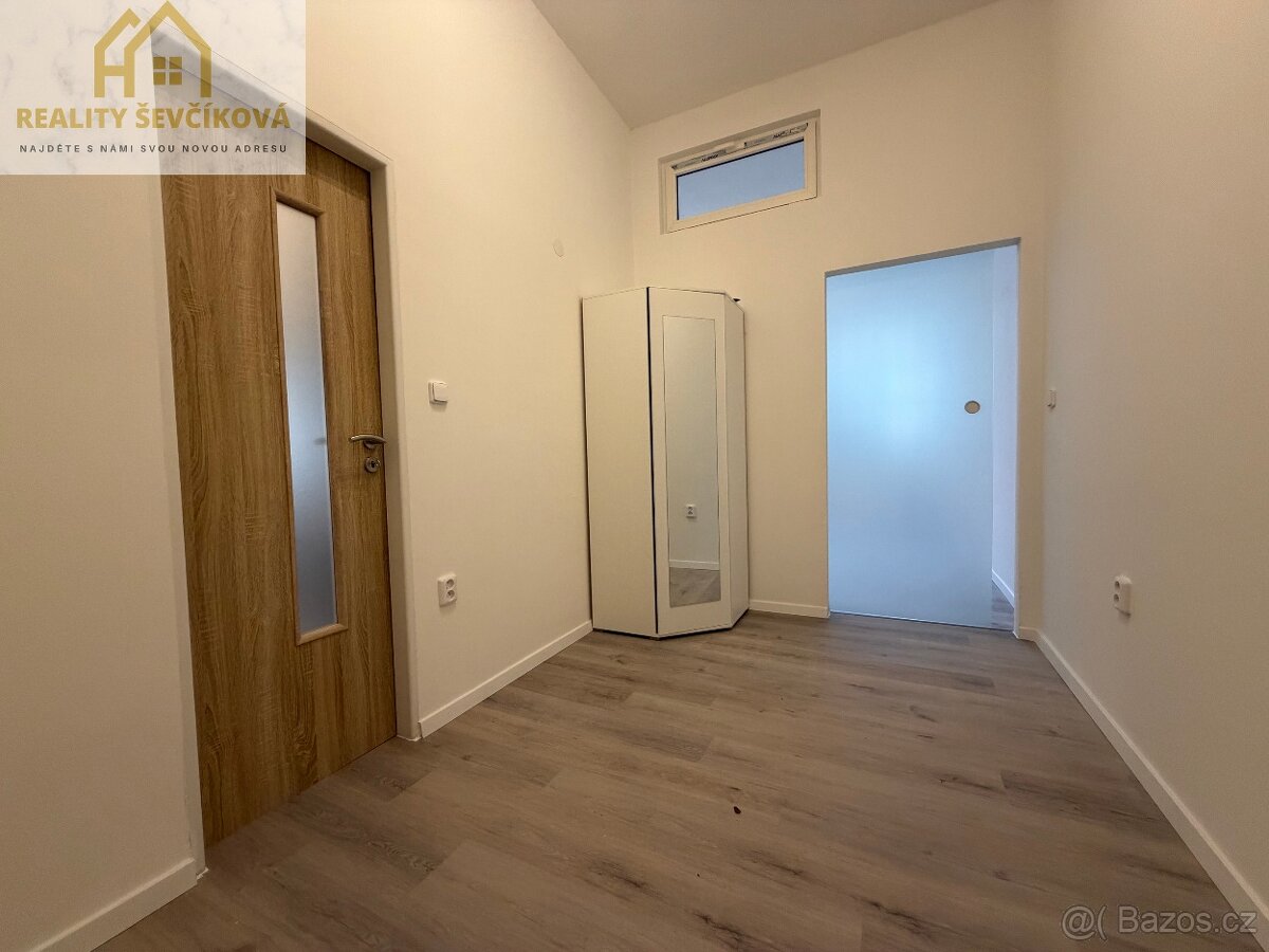 Pronájem 2+1 po celkové rekonstrukci, 51 m2 – Velké náměstí - 8