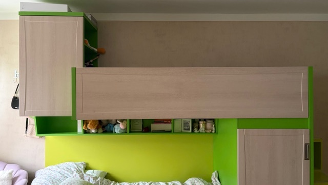 DĚTSKÝ POKOJ, PATROVÁ POSTEL, SKŘÍŇ, DVA PSACÍ STOLY - 8