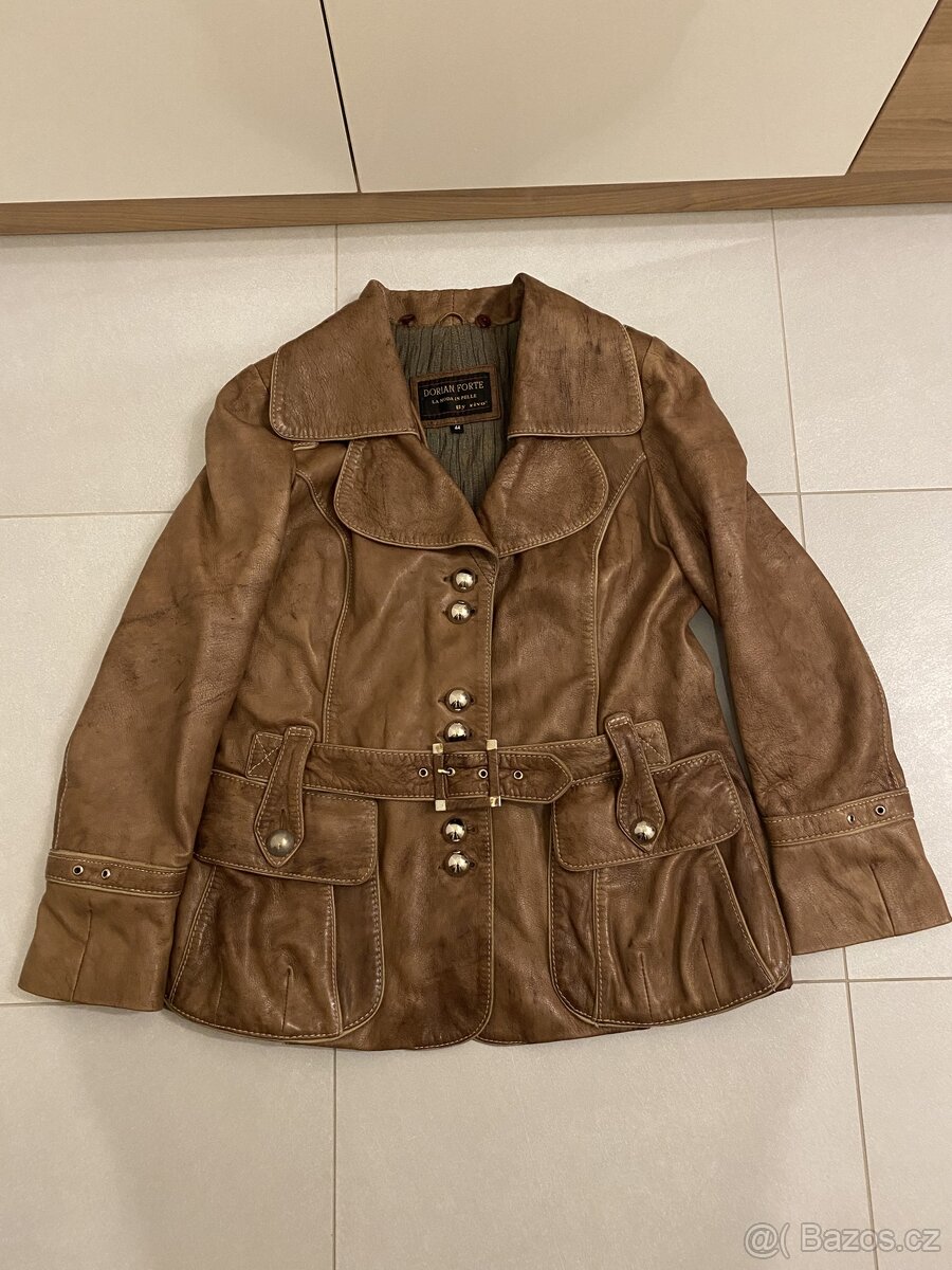 Damská práva kožená bunda s vlčím límcem velikost M - 8