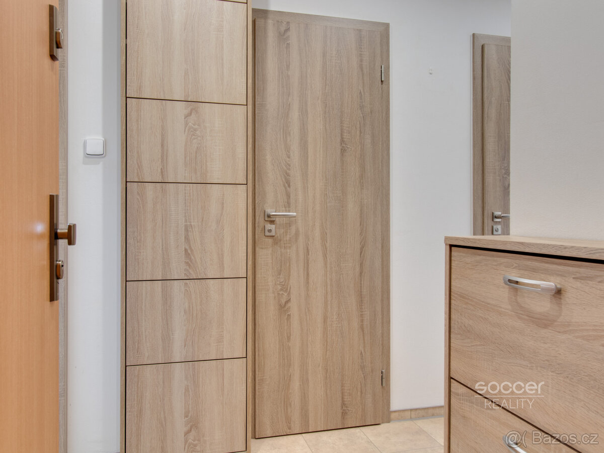 Pronájem bytu 2+1 s lodžií, celkem 60,11 m², Cíglerova, Prah - 8