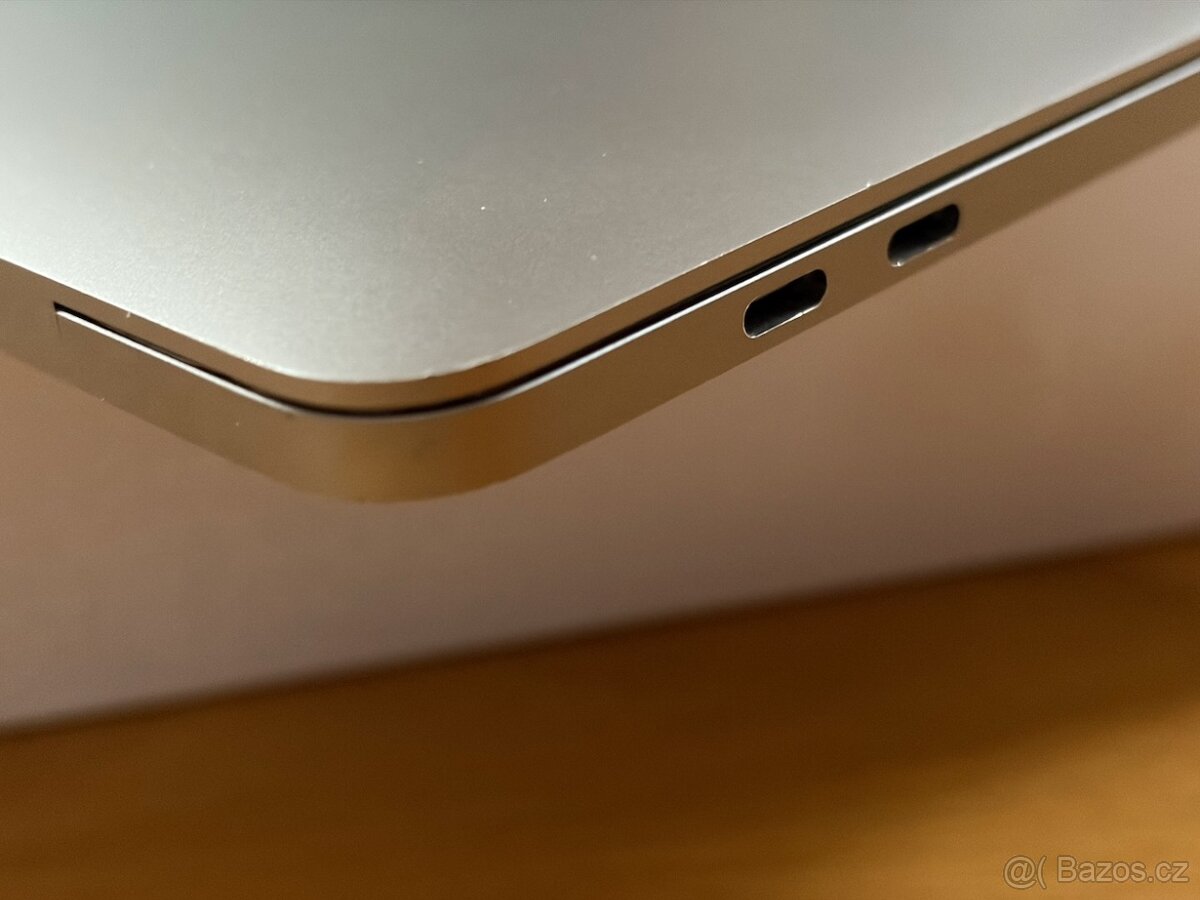 MacBook Pro M2 (16 GB RAM, 1 TB SSD) pěkný stav - 8